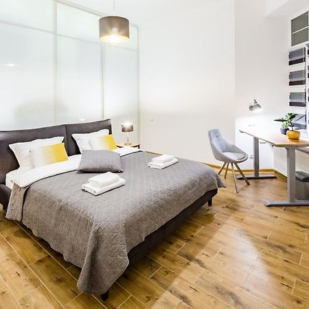 New Large 2 Bedroom In Lviv Historic Centre Экстерьер фото