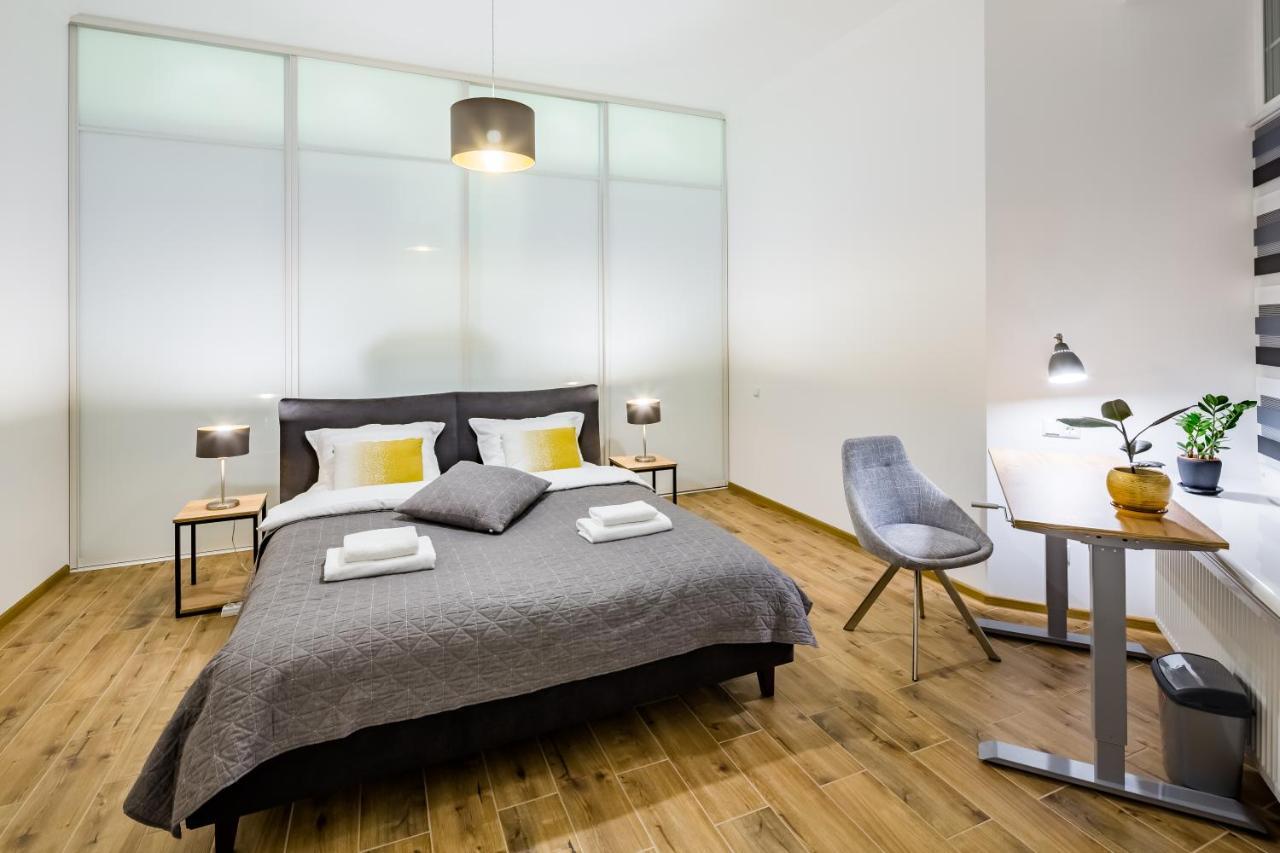New Large 2 Bedroom In Lviv Historic Centre Экстерьер фото